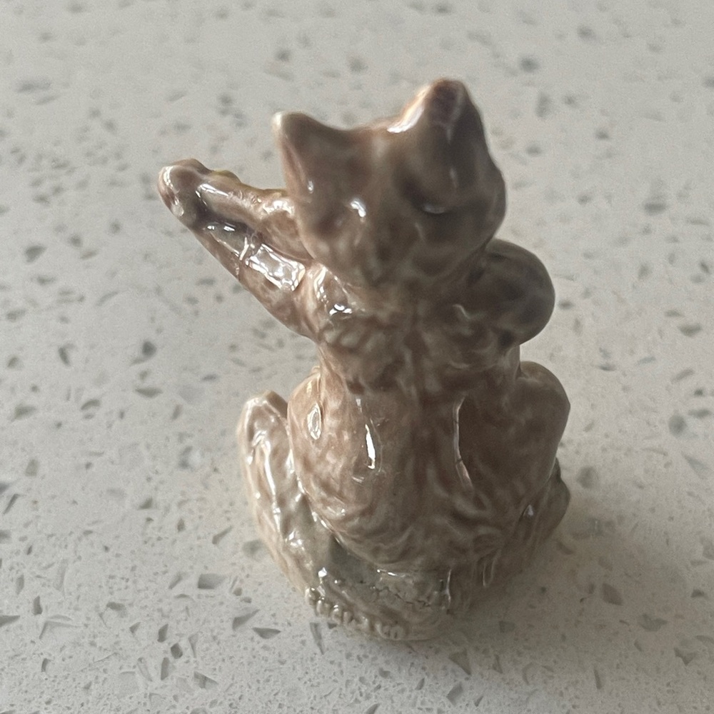 Vintage Miniature Cat Playing Violin Figurine – Porcelain Ceramic - Picture 3 of 3